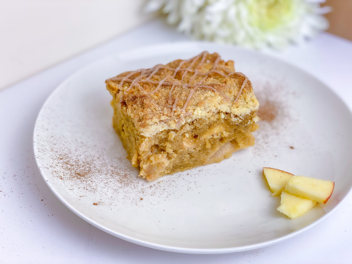 apple crumble with custard